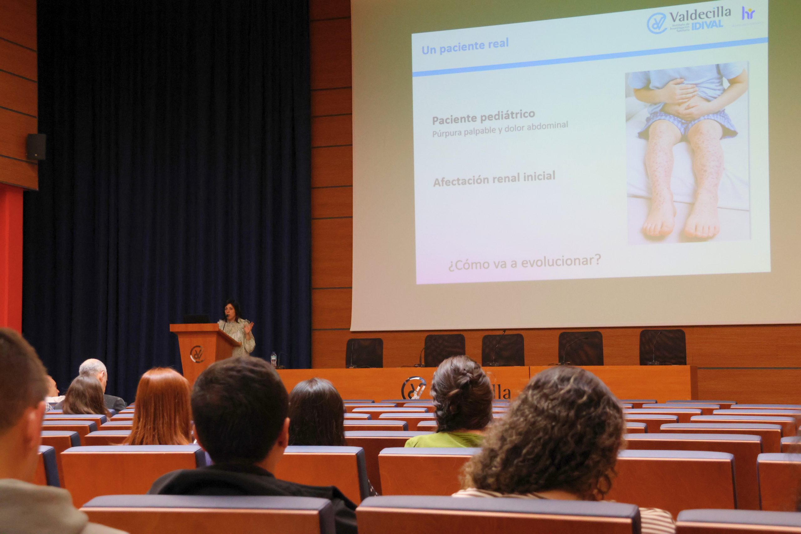 El IDIVAL acerca la investigación biomédica a los nuevos residentes de Valdecilla con una jornada para impulsar su desarrollo científico