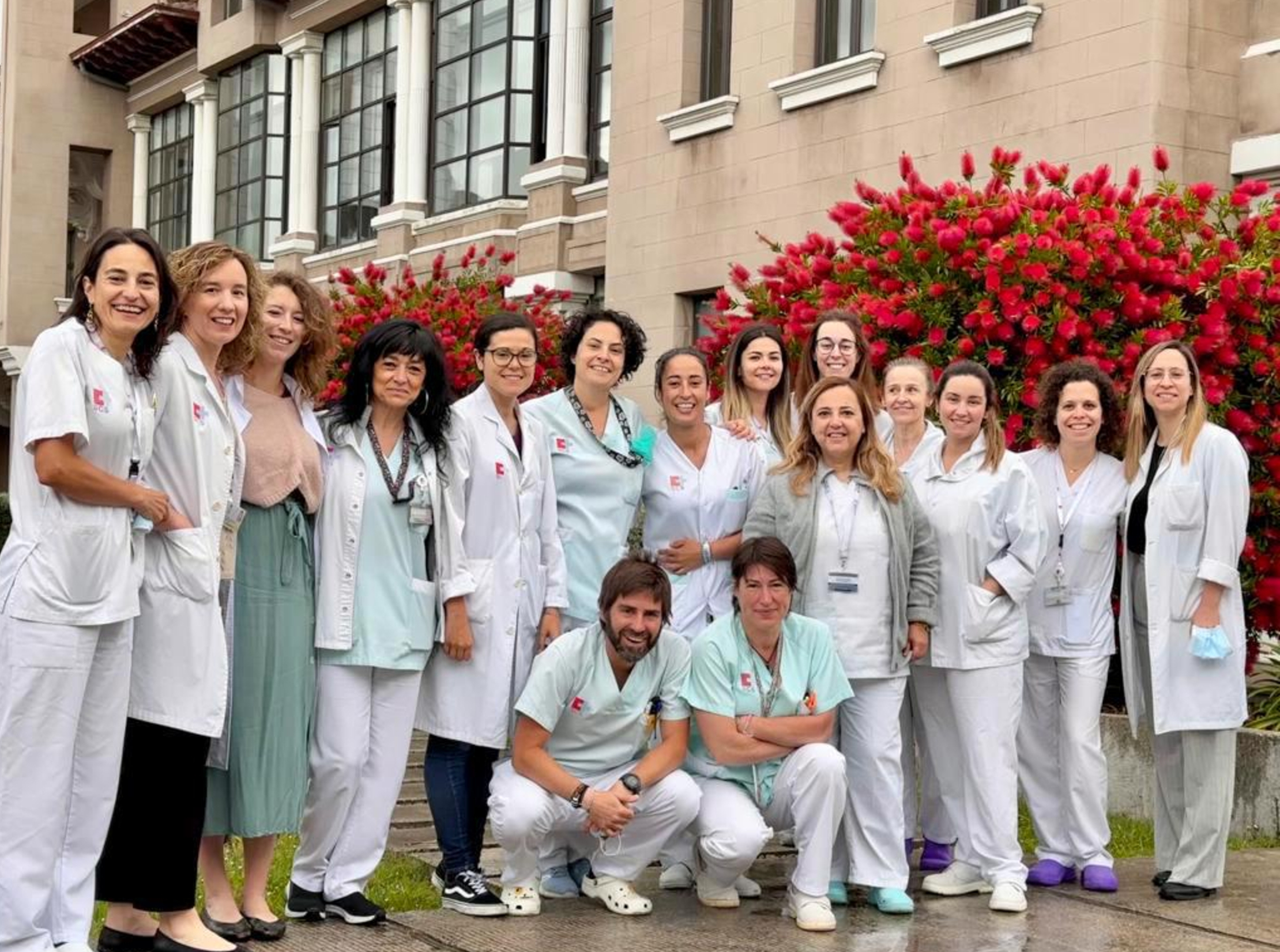Un proyecto de la Farmacia Hospitalaria de Valdecilla para optimizar el tratamiento del linfoma cutáneo gana el premio ‘Kreando Konocimiento’