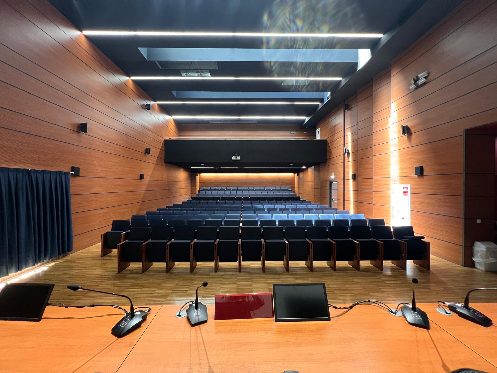 Renovado el sistema audiovisual del Salón Gómez Durán