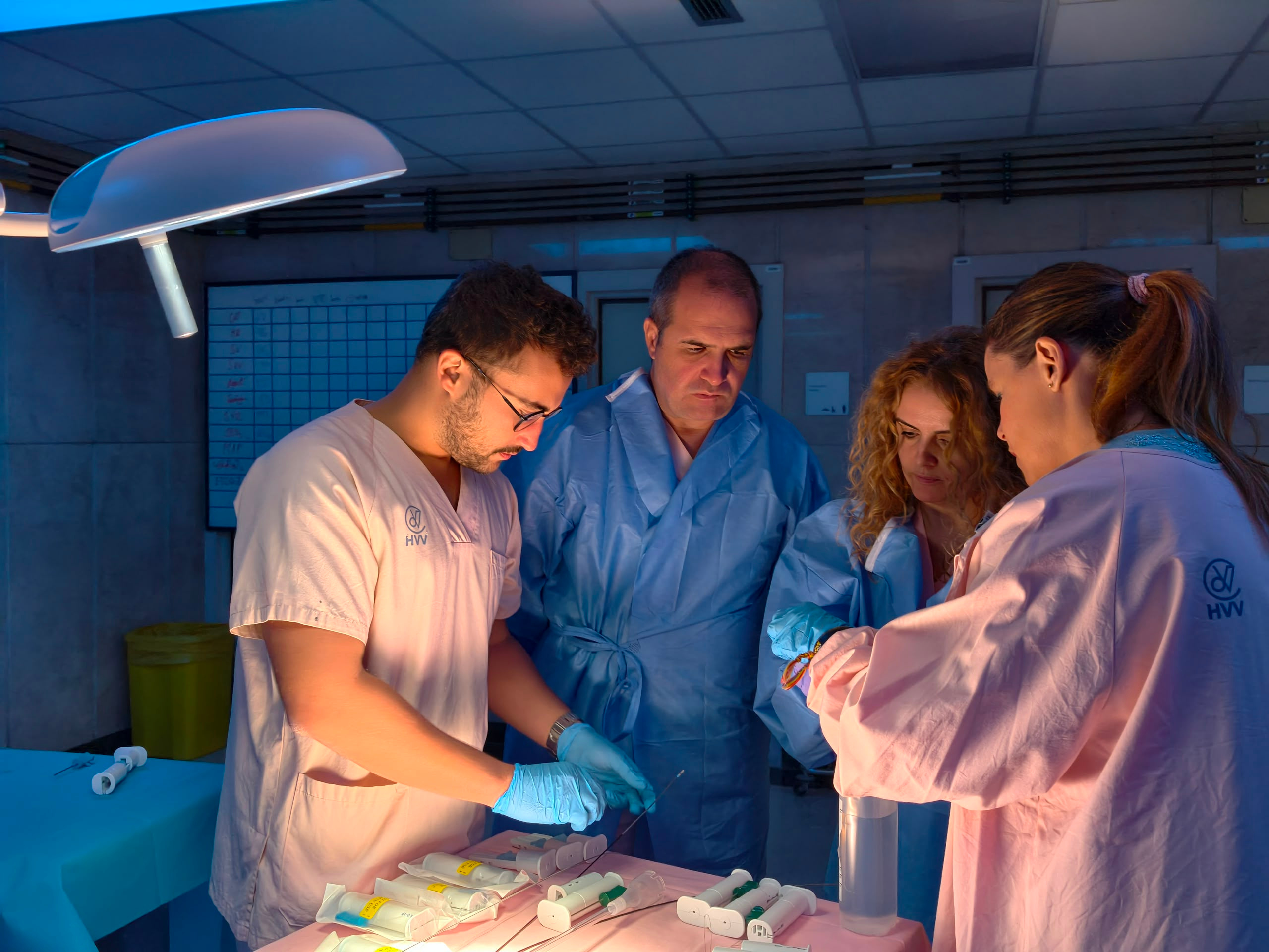 Neumólogos de los Balcanes se forman en Valdecilla en técnicas de endoscopia respiratoria y neumología intervencionista
