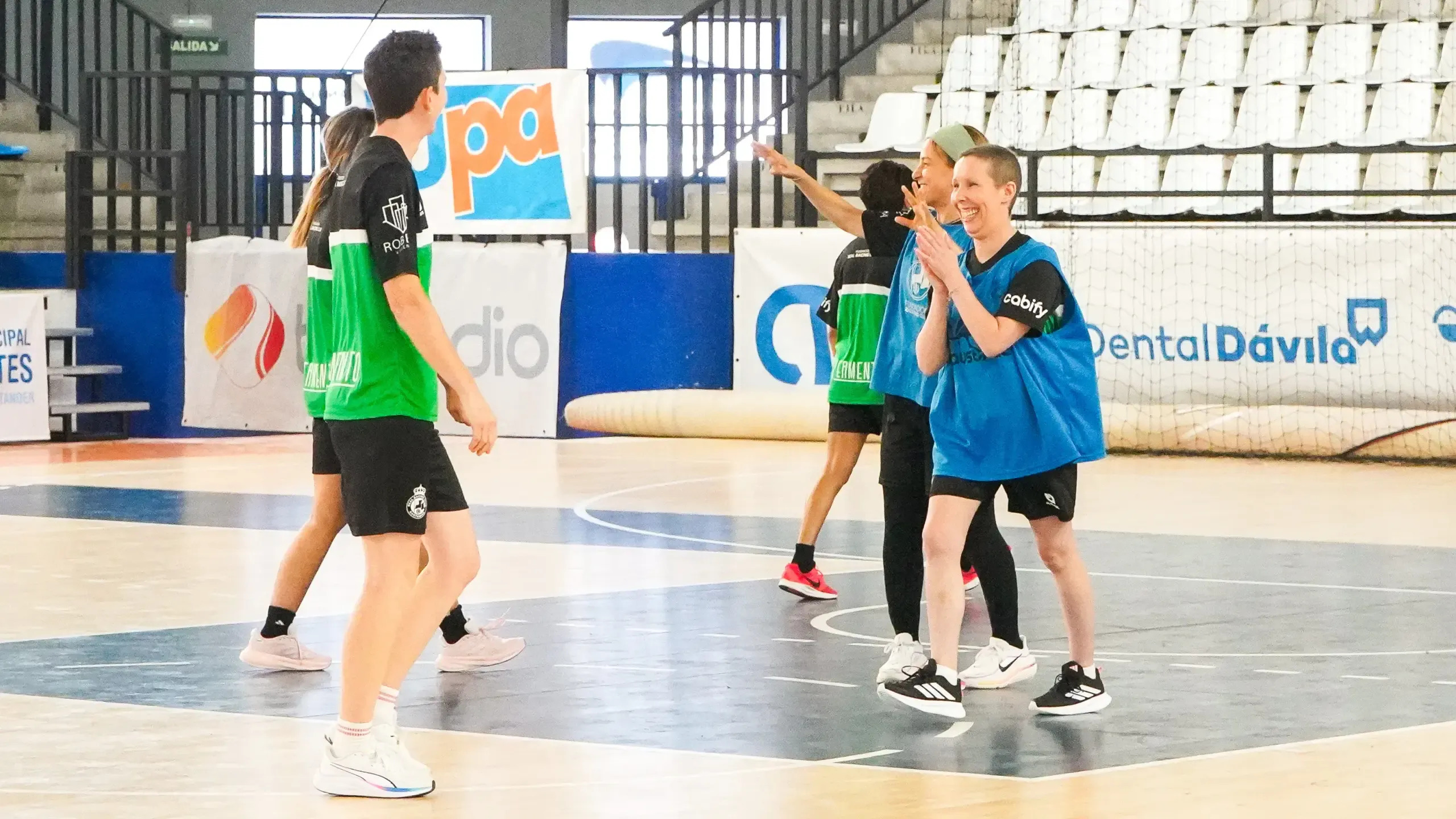 El Servicio de Oncología Médica de Valdecilla pone en marcha un programa de ‘Walking Football’ para sus pacientes